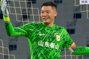 王大雷尴尬一战！被对手角球破门，送点+扑点脱手，仰面长叹